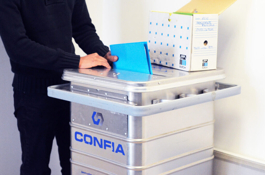 collecte de papier confidentiel en conteneur