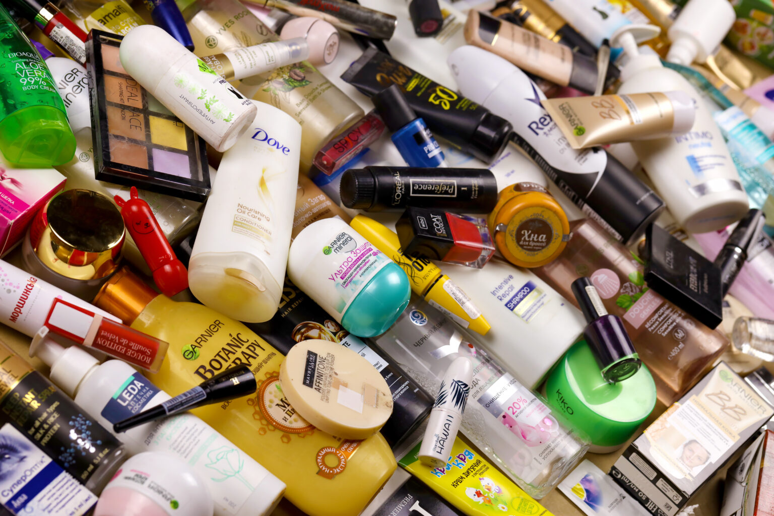 Produits cosmétiques périmés