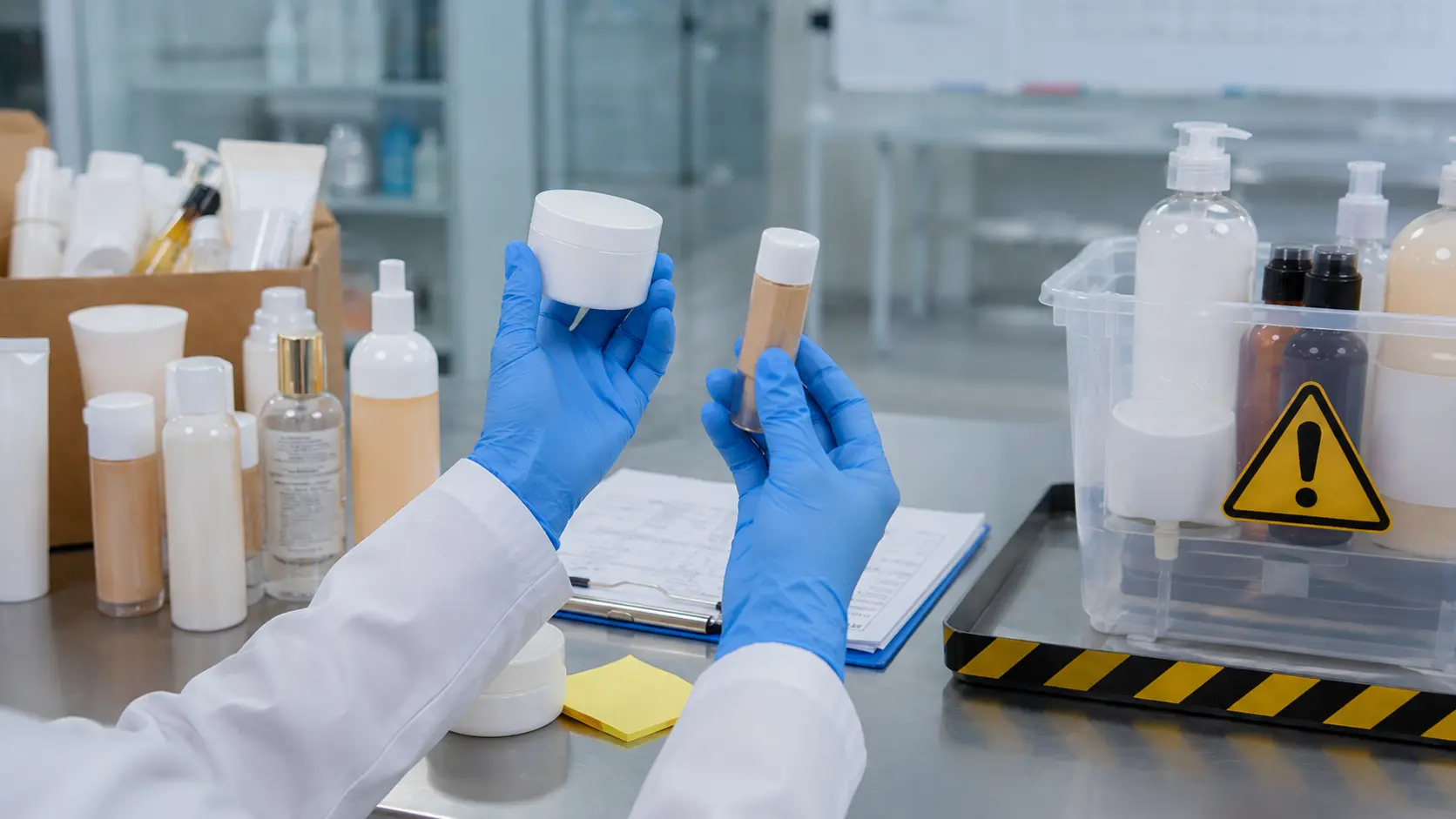 Contrôle avant de détruire des cosmétiques non conformes